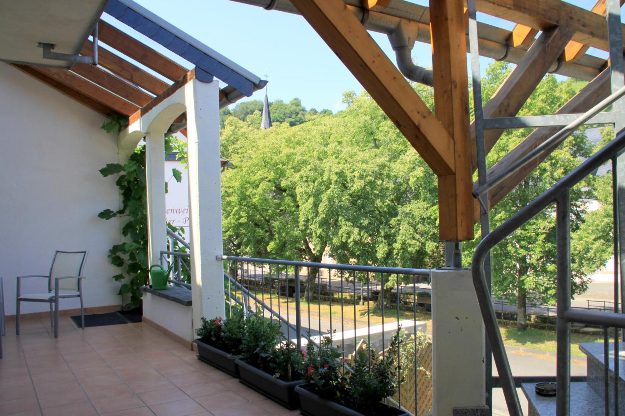 Апартаменты Ferienweingut & Gutsrestaurant Becker Burgen  Экстерьер фото