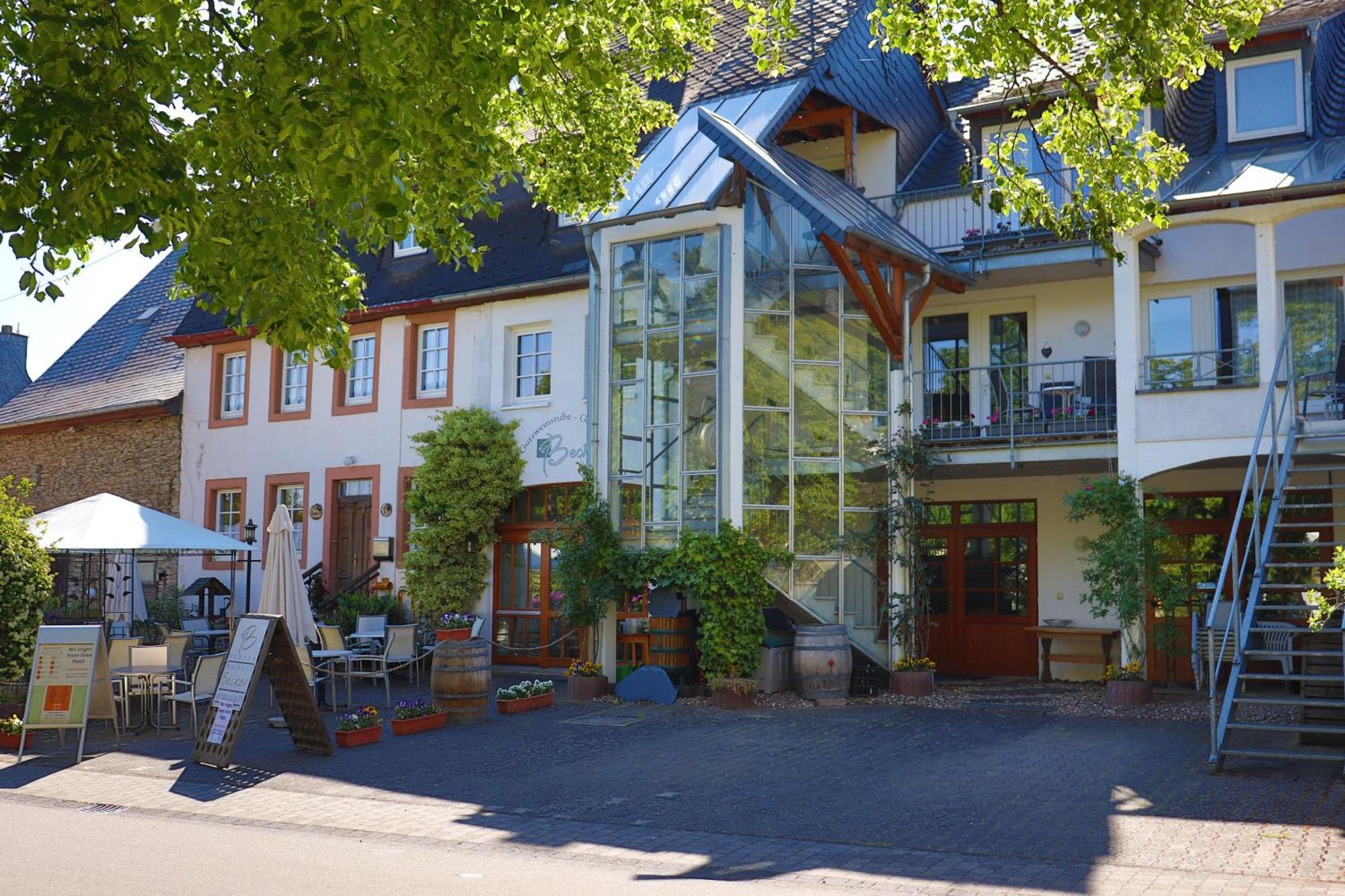 Апартаменты Ferienweingut & Gutsrestaurant Becker Burgen  Экстерьер фото
