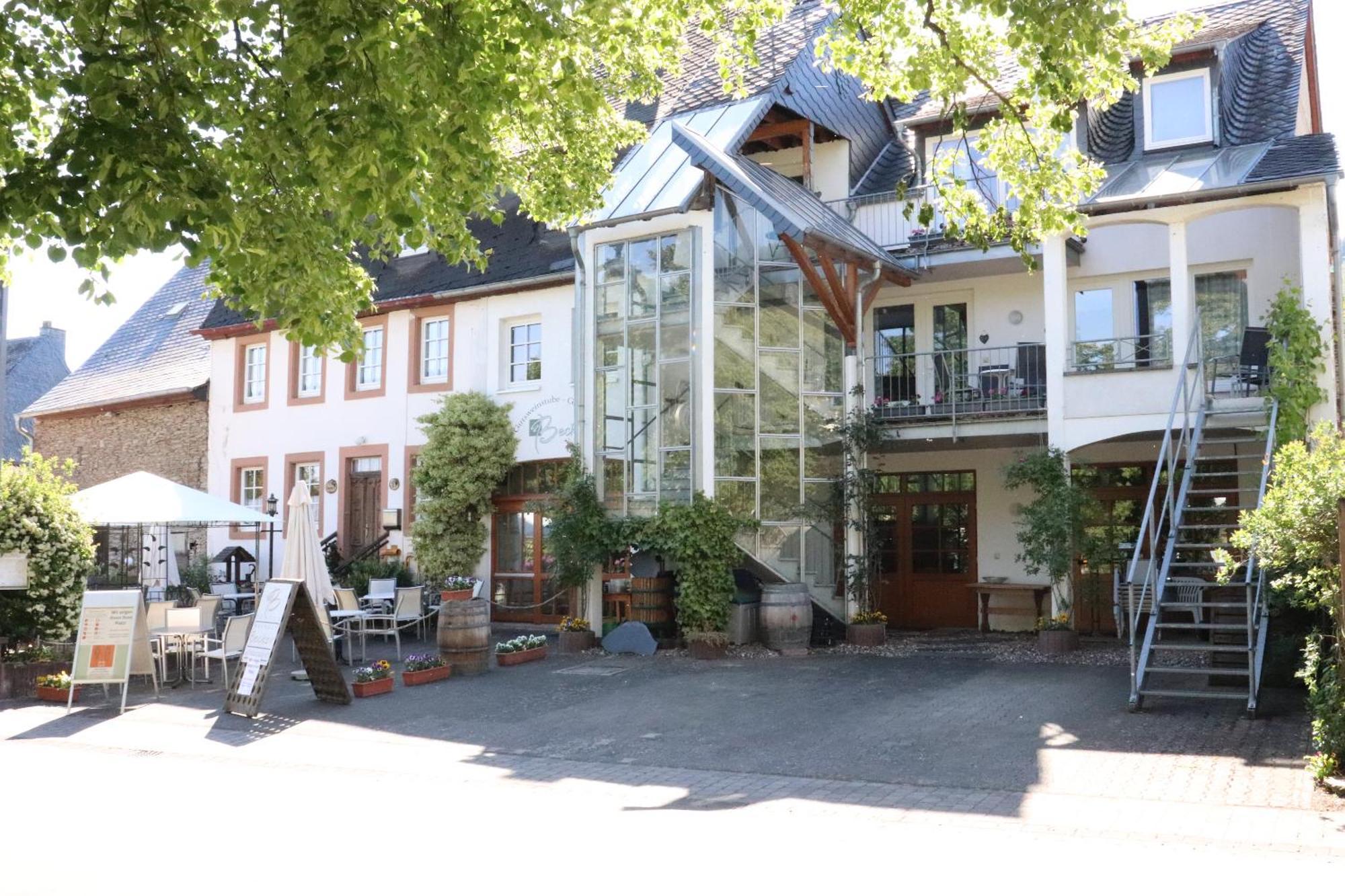 Апартаменты Ferienweingut & Gutsrestaurant Becker Burgen  Экстерьер фото
